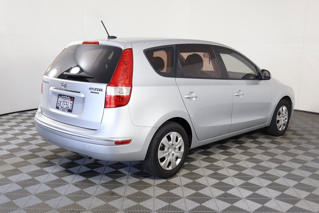 Used 2010 Hyundai Elantra GLS image 3