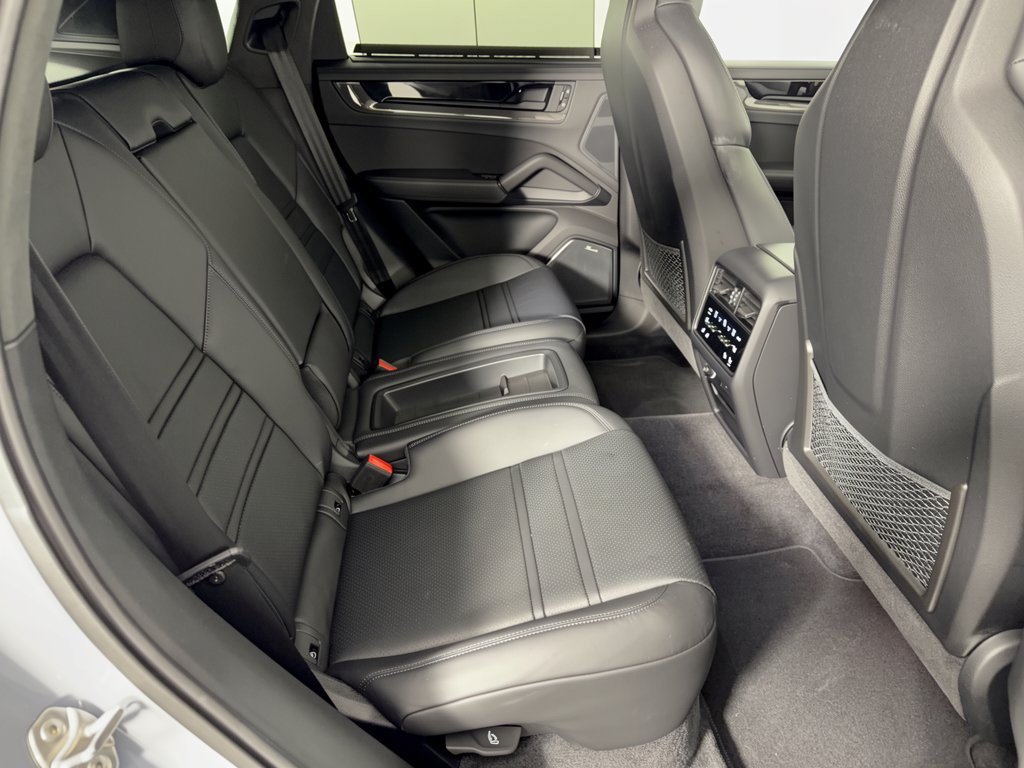 Certified 2024 Porsche Cayenne Turbo GT AWD/4WD image 29
