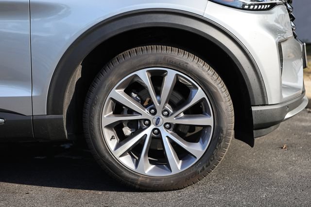 Used 2025 Ford Explorer Platinum w/ Ultimate Package AWD/4WD image 5