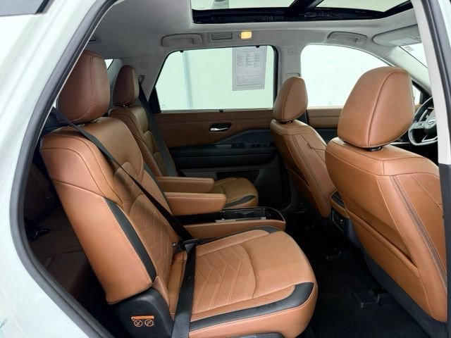 Used 2023 Nissan Pathfinder Platinum AWD/4WD image 27