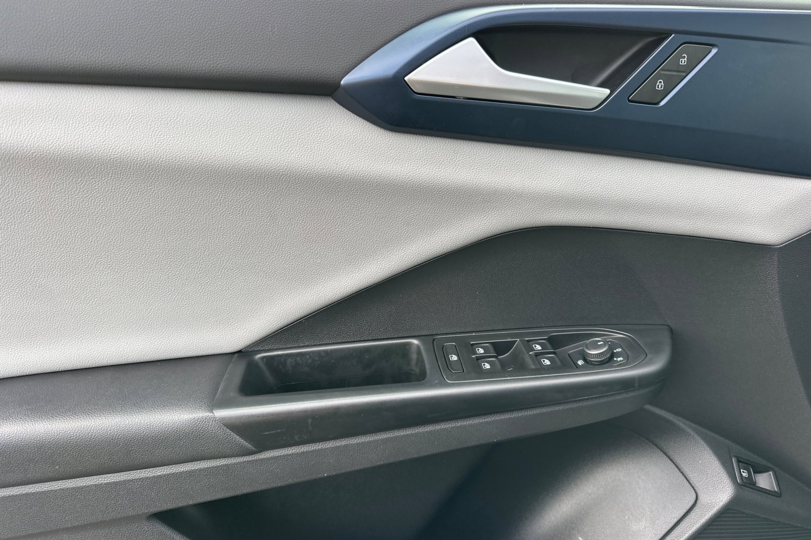 Used 2022 Volkswagen Taos SE image 10