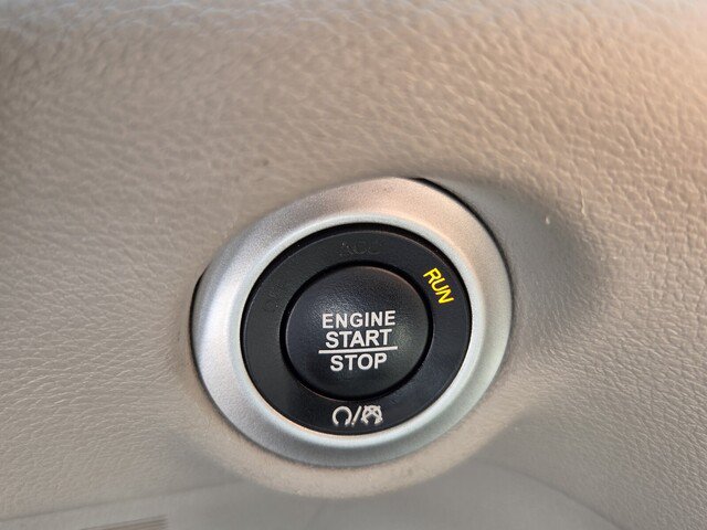 Used 2023 Chrysler Pacifica Touring-L FWD image 25