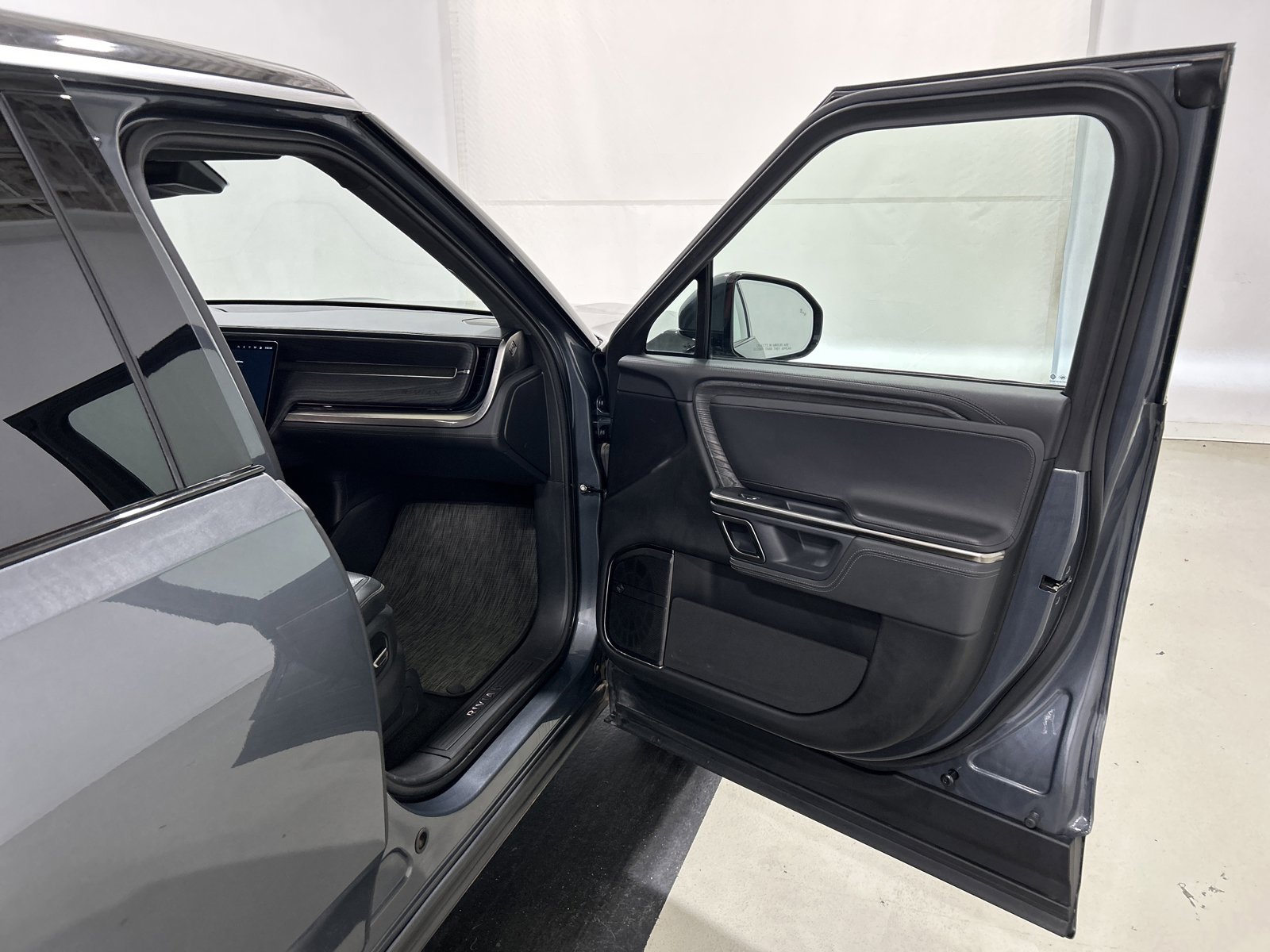 Used 2023 Rivian R1S Adventure image 14