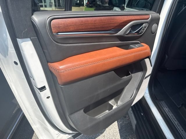 Used 2024 GMC Yukon XL Denali Ultimate AWD/4WD image 34