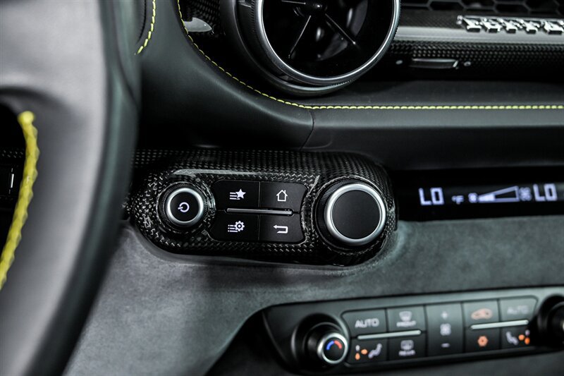 Used 2020 Ferrari 812 Superfast RWD image 31