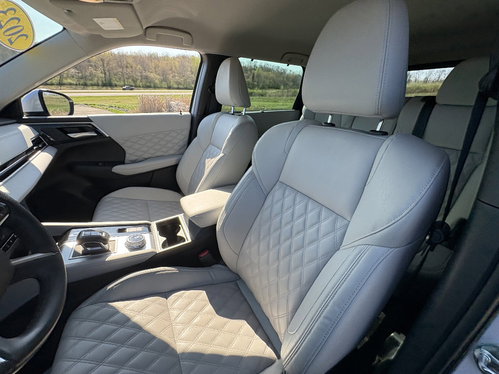 Used 2023 Mitsubishi Outlander SEL image 32