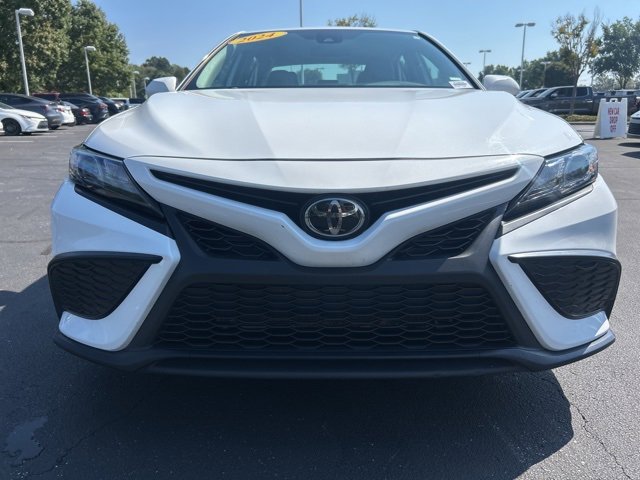 Used 2024 Toyota Camry SE image 2