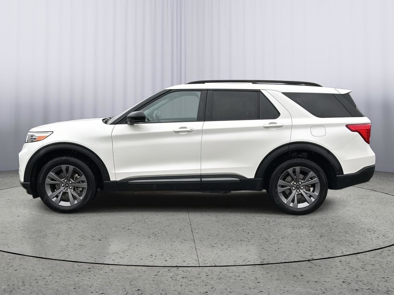 Used 2023 Ford Explorer XLT w/ Equipment Group 202A image 2