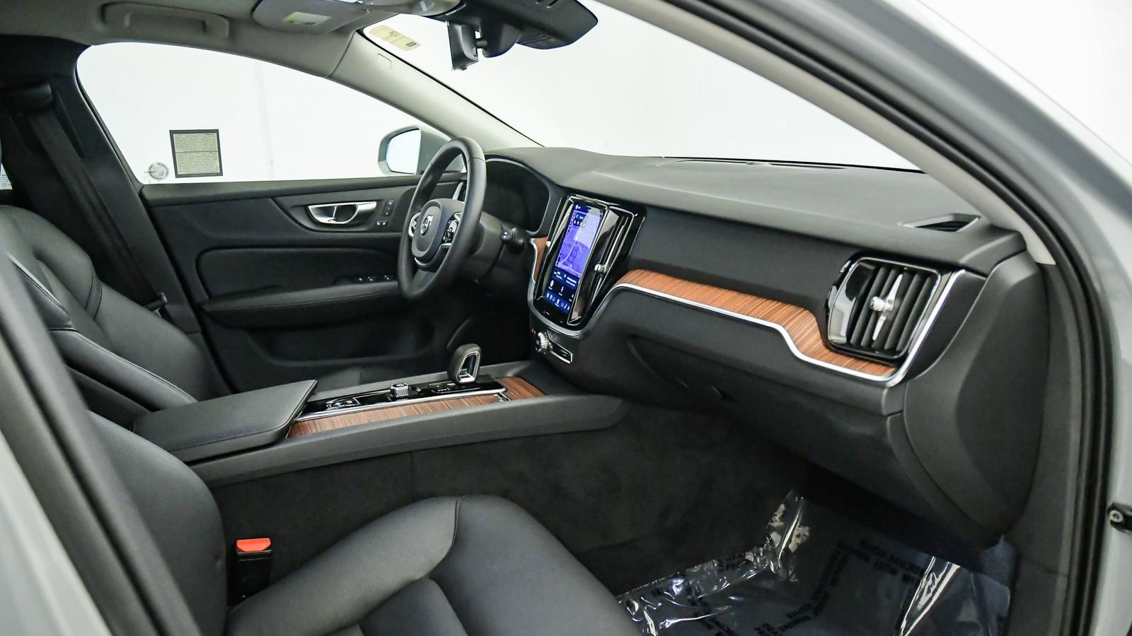 Certified 2025 Volvo V60 B5 Cross Country Plus AWD/4WD image 16