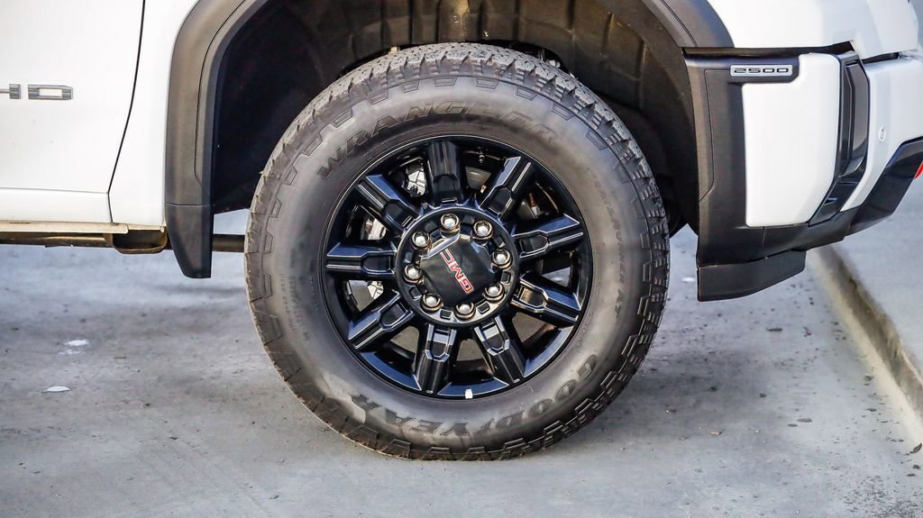 Used 2025 GMC Sierra 2500 AT4 image 11