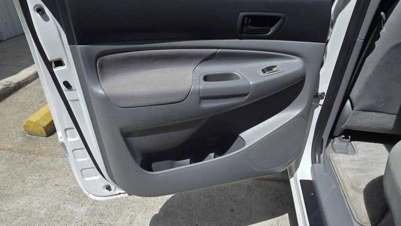 Used 2006 Toyota Tacoma PreRunner RWD image 30