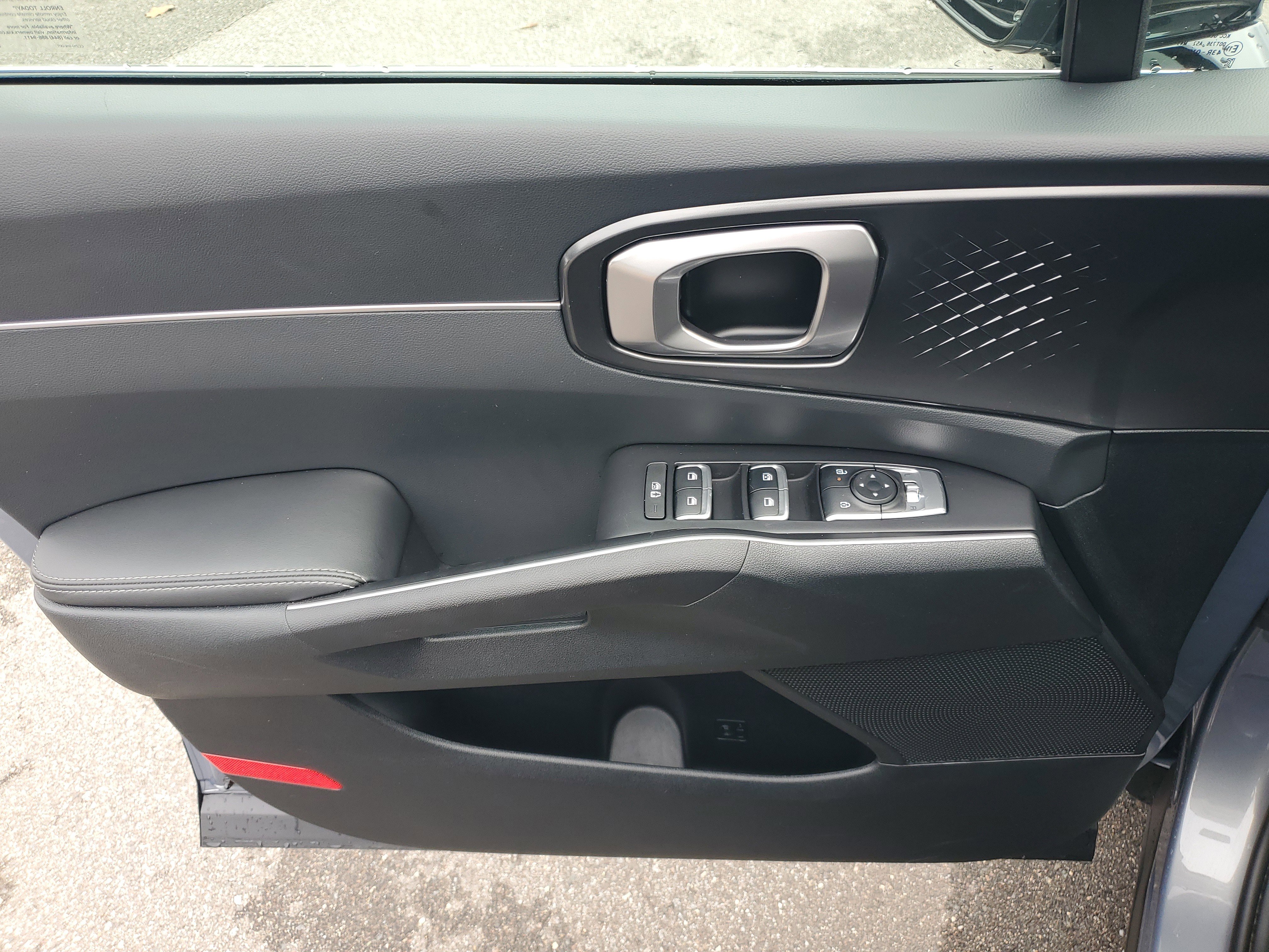 Certified 2025 Kia Sorento EX w/ Panoramic Sunroof Package image 21