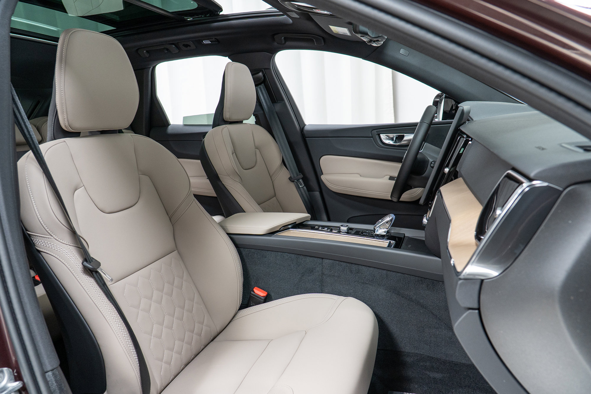 New 2026 Volvo XC60 B5 Core w/ Climate Package image 22