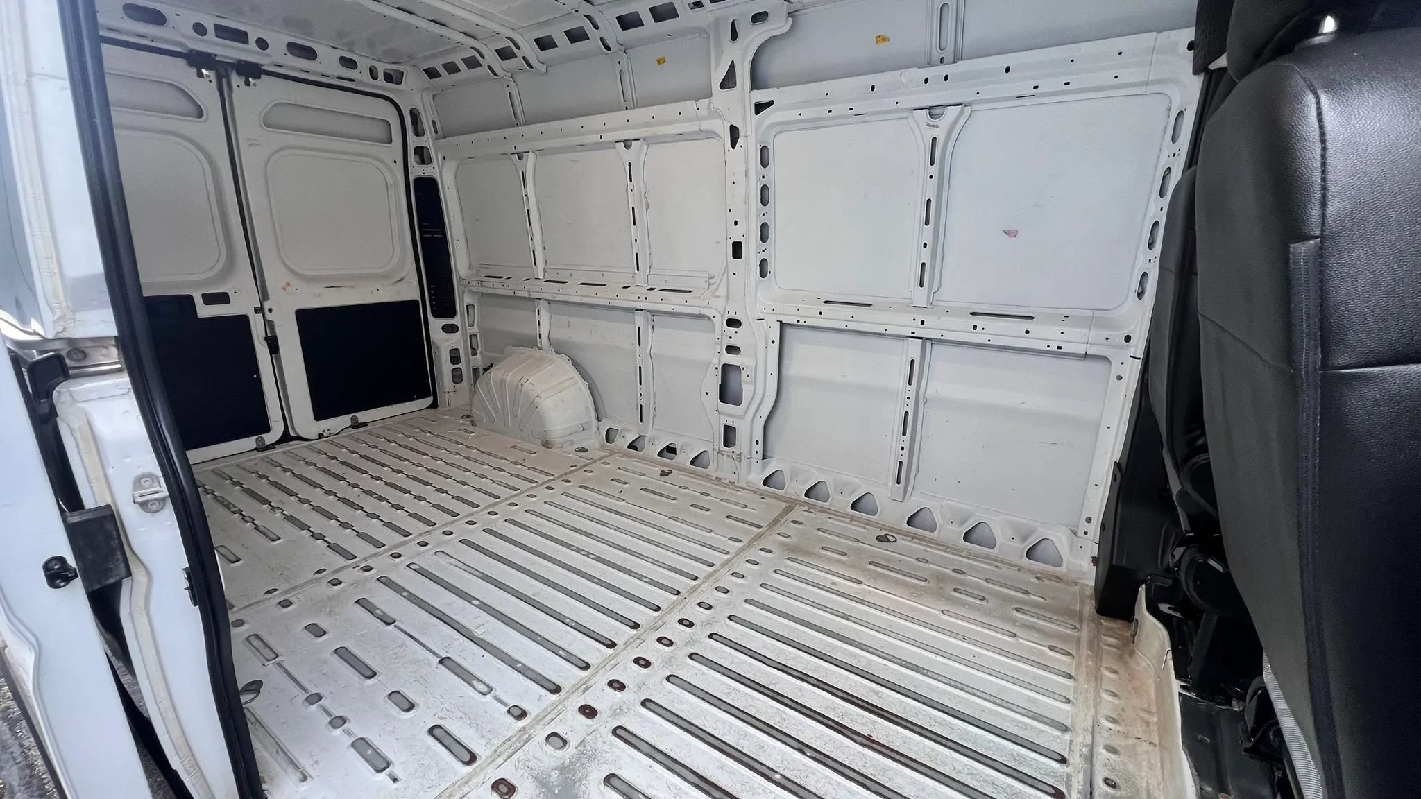 Used 2025 RAM ProMaster 2500 w/ Convenience Group FWD image 16