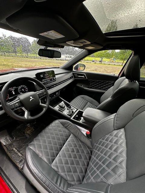 Used 2023 Mitsubishi Outlander AWD image 13