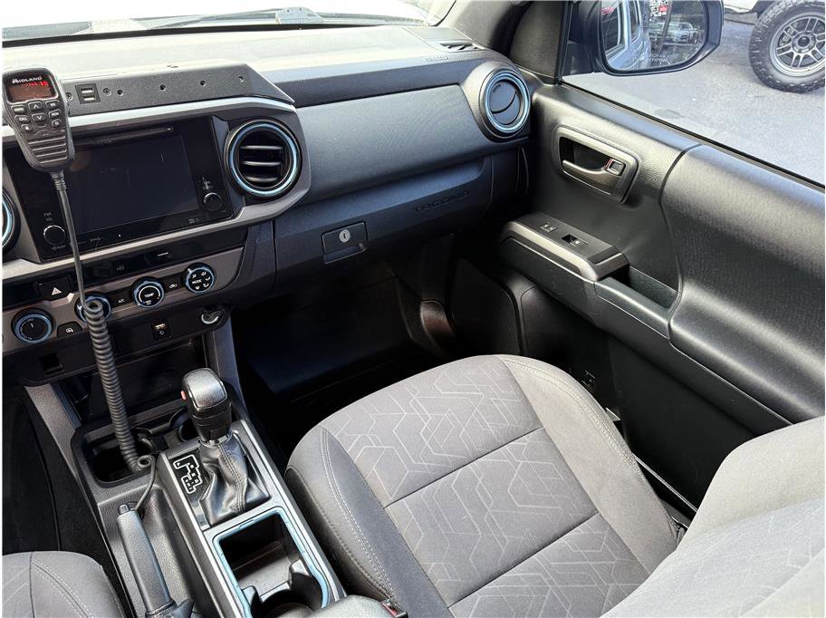 Used 2017 Toyota Tacoma TRD Off-Road image 16