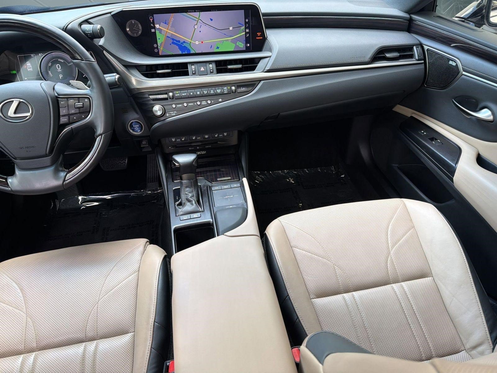 Used 2021 Lexus ES 300h w/ Accessory Package FWD image 30