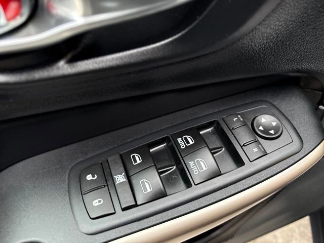 Used 2017 Jeep Cherokee Limited image 13