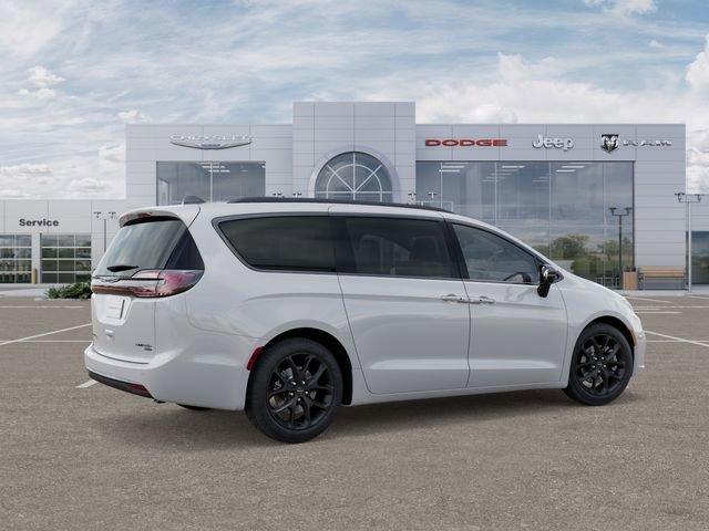 New 2026 Chrysler Pacifica Limited w/ Uconnect Theater Family Group image 4