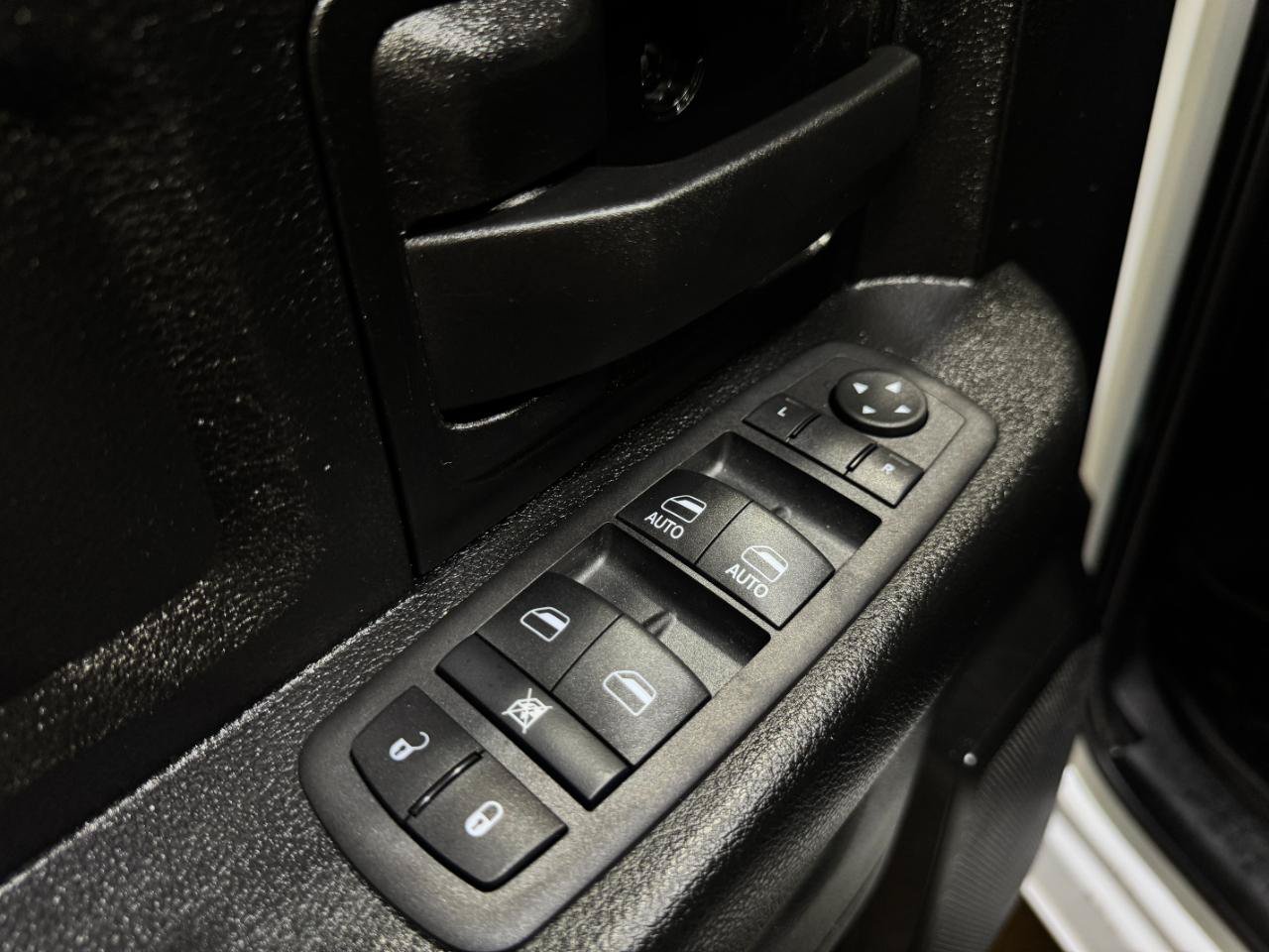 Used 2021 RAM 3500 Tradesman w/ Chrome Appearance Group AWD/4WD image 28