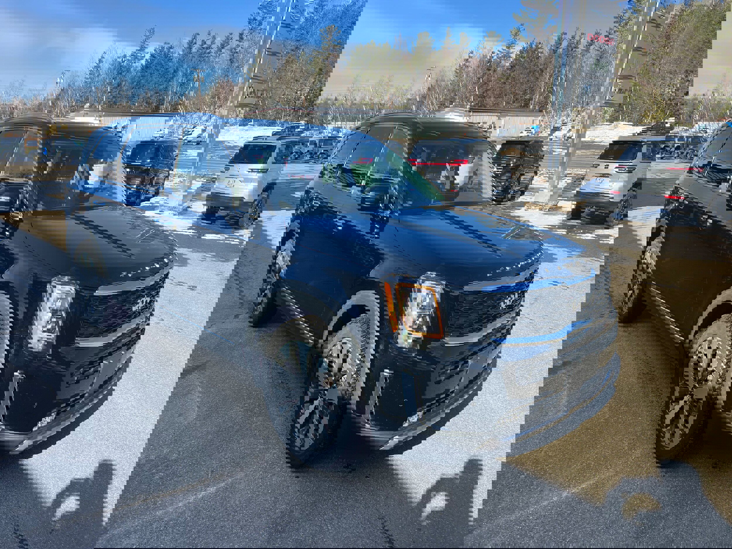 Used 2022 Kia Telluride SX AWD/4WD image 3