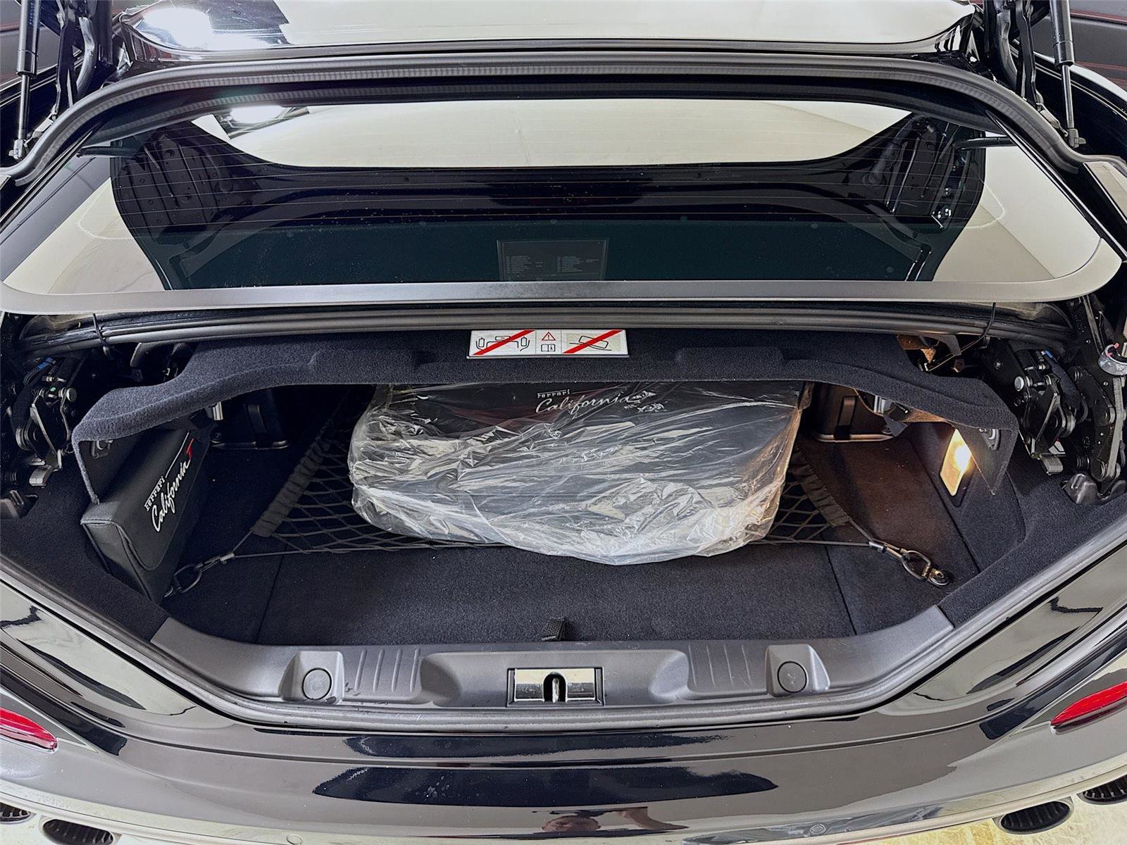 Used 2018 Ferrari California T image 28