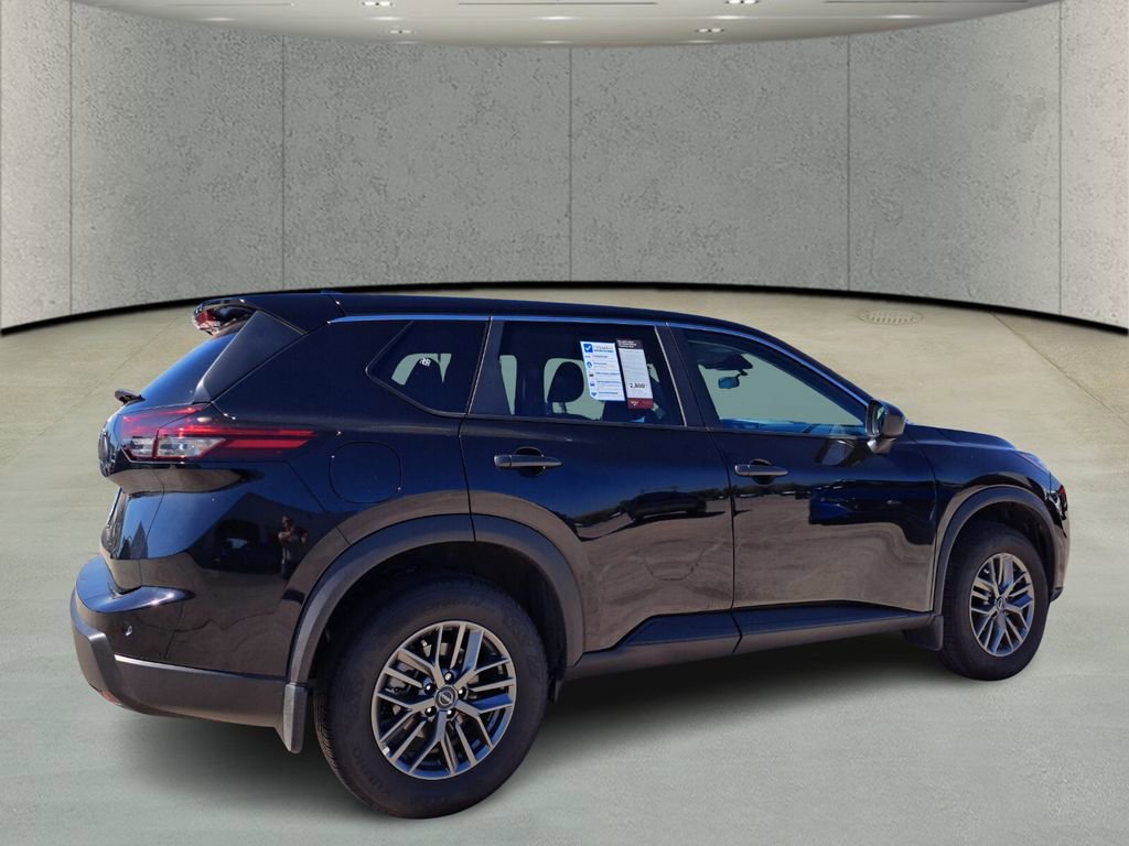 Used 2026 Nissan Rogue S FWD image 5