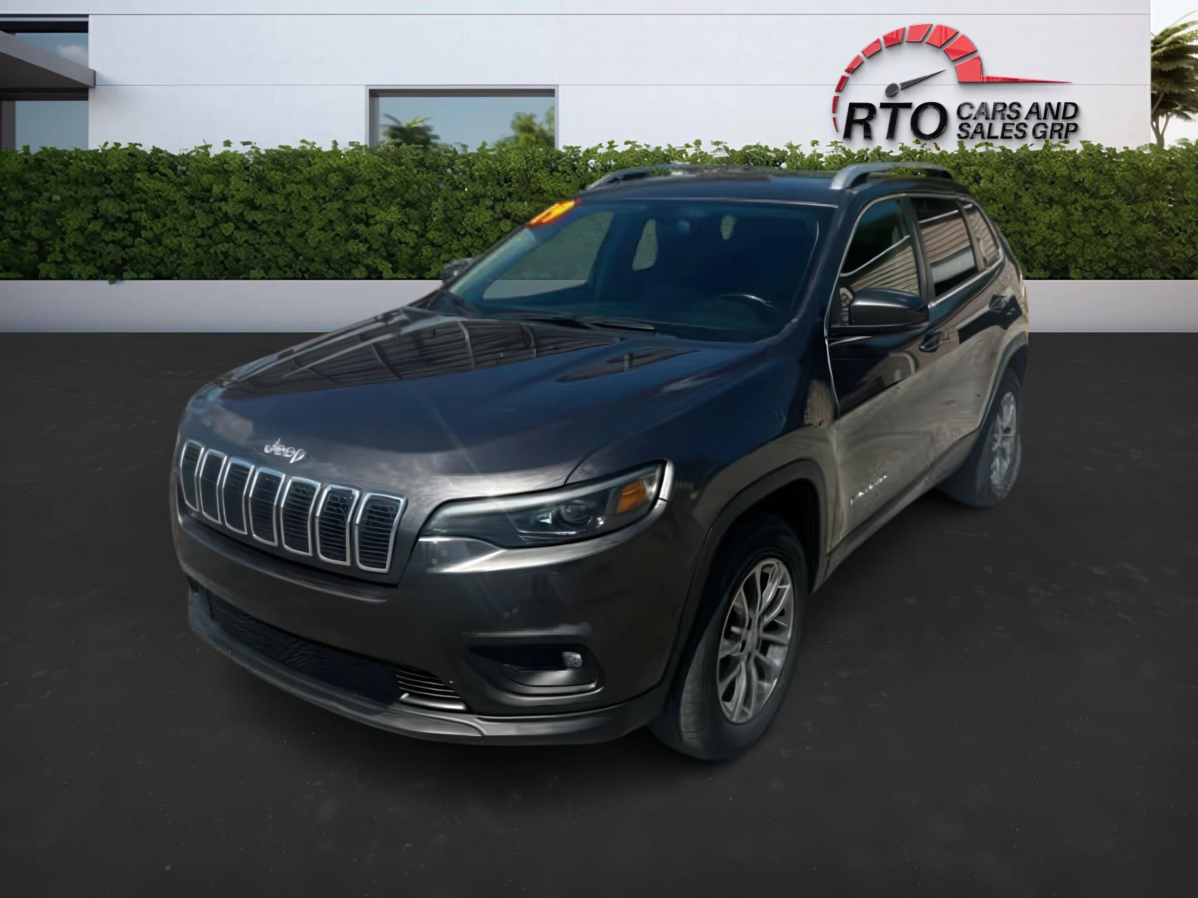 Used 2019 Jeep Cherokee Latitude Plus w/ Cold Weather Group image 2