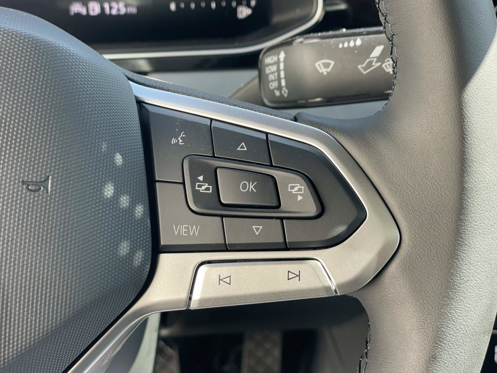 New 2027 Volkswagen Jetta SE FWD image 8