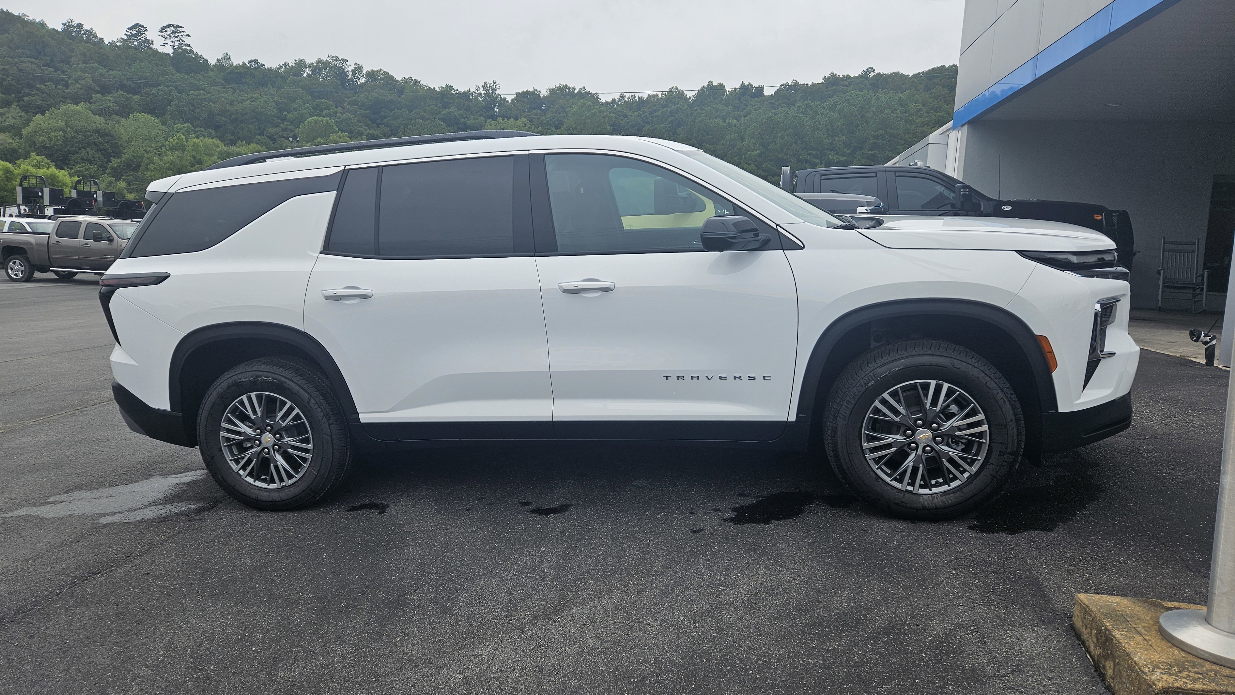 New 2026 Chevrolet Traverse LT w/ Driver Confidence Package image 1