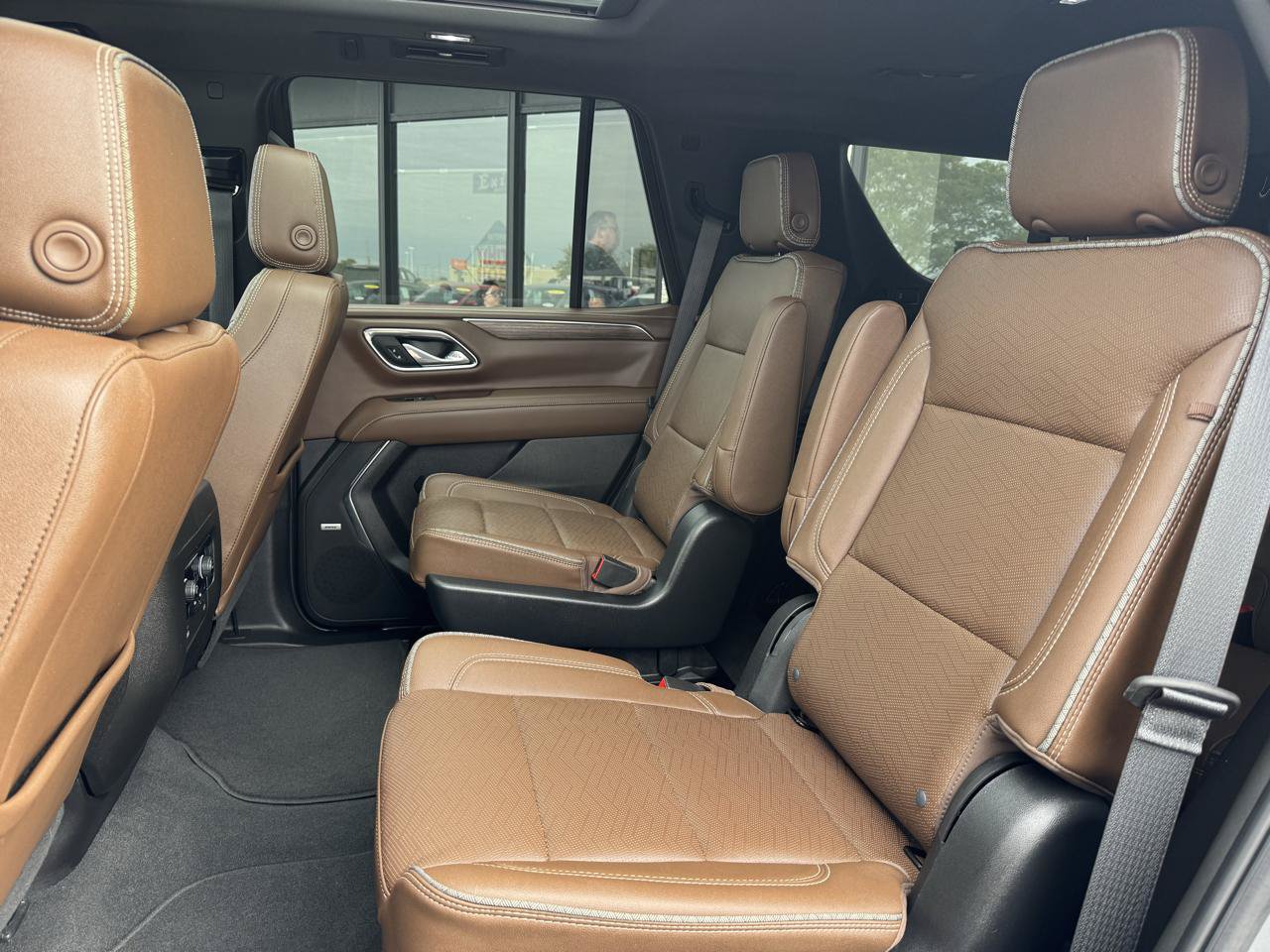 Used 2023 Chevrolet Tahoe High Country w/ Premium Package AWD/4WD image 18