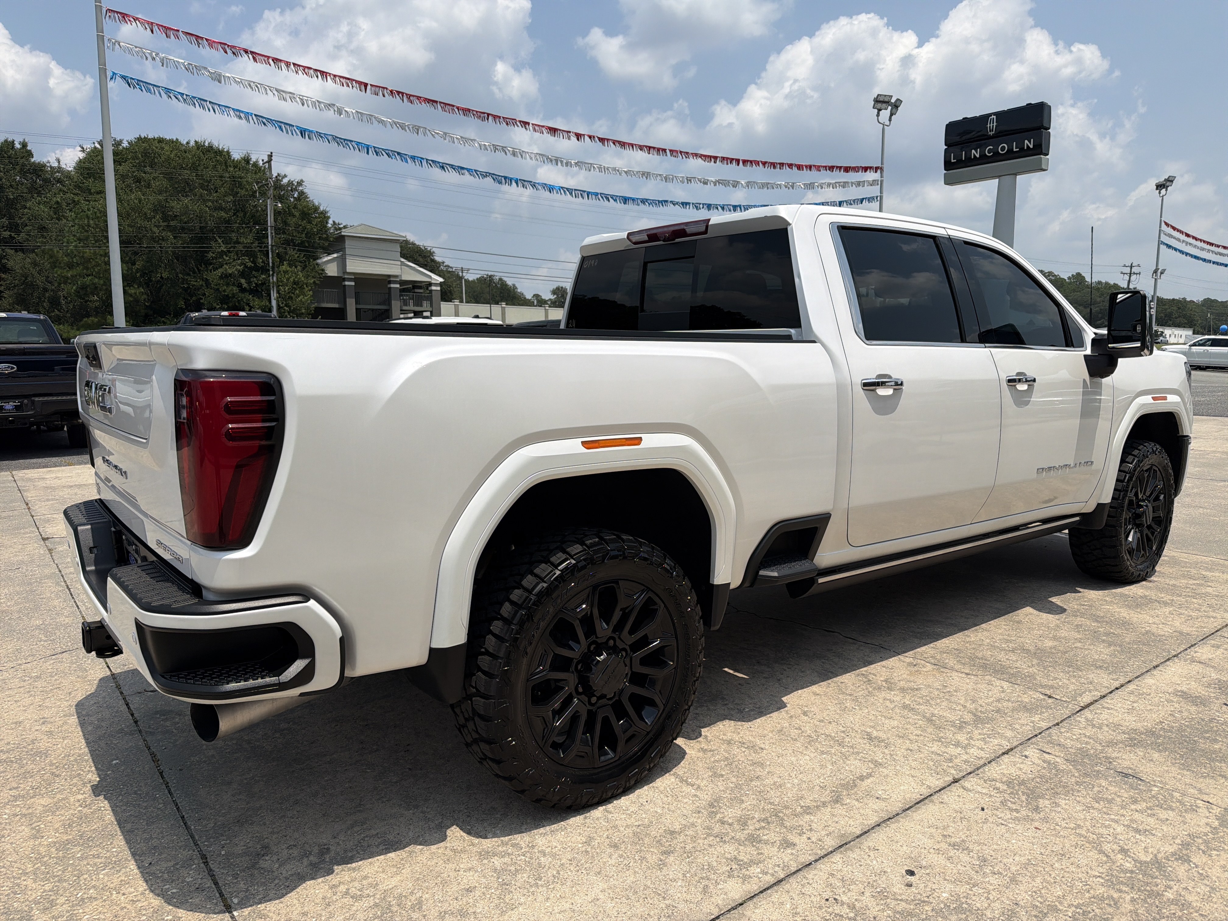 Used 2024 GMC Sierra 2500 Denali Ultimate w/ Max Trailering Package AWD/4WD image 6