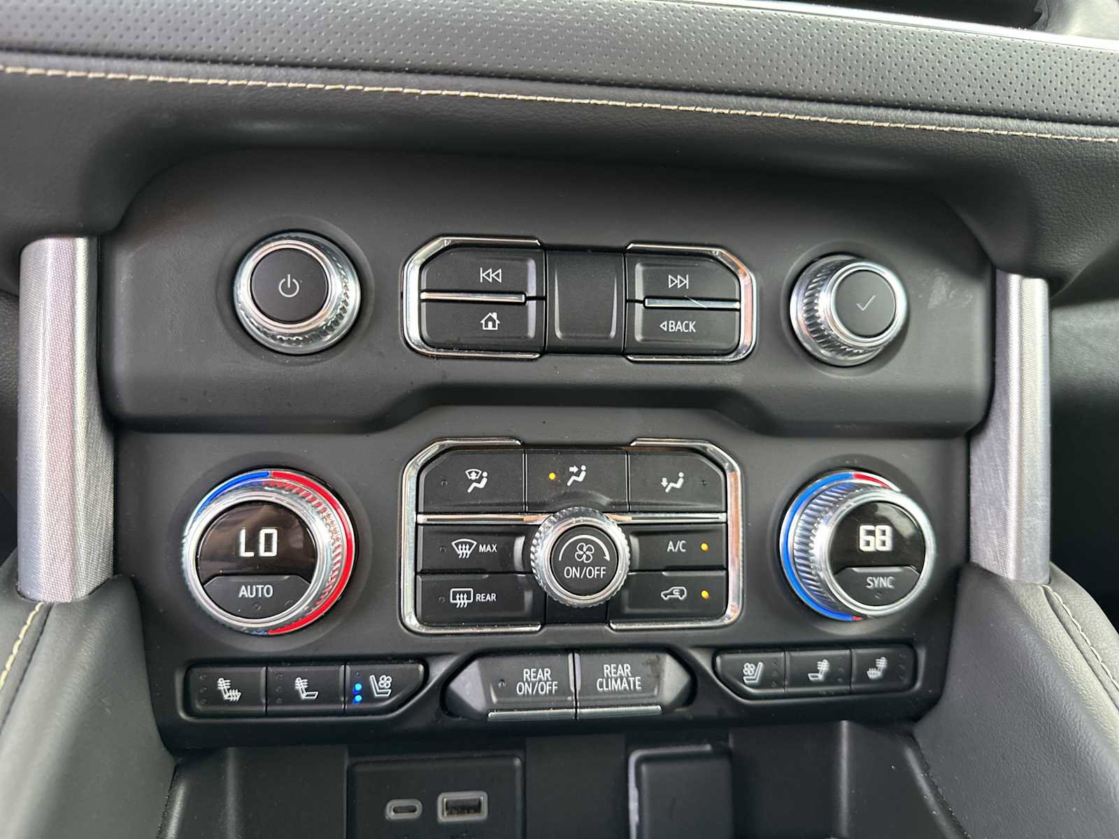 Used 2024 GMC Yukon SLT image 23