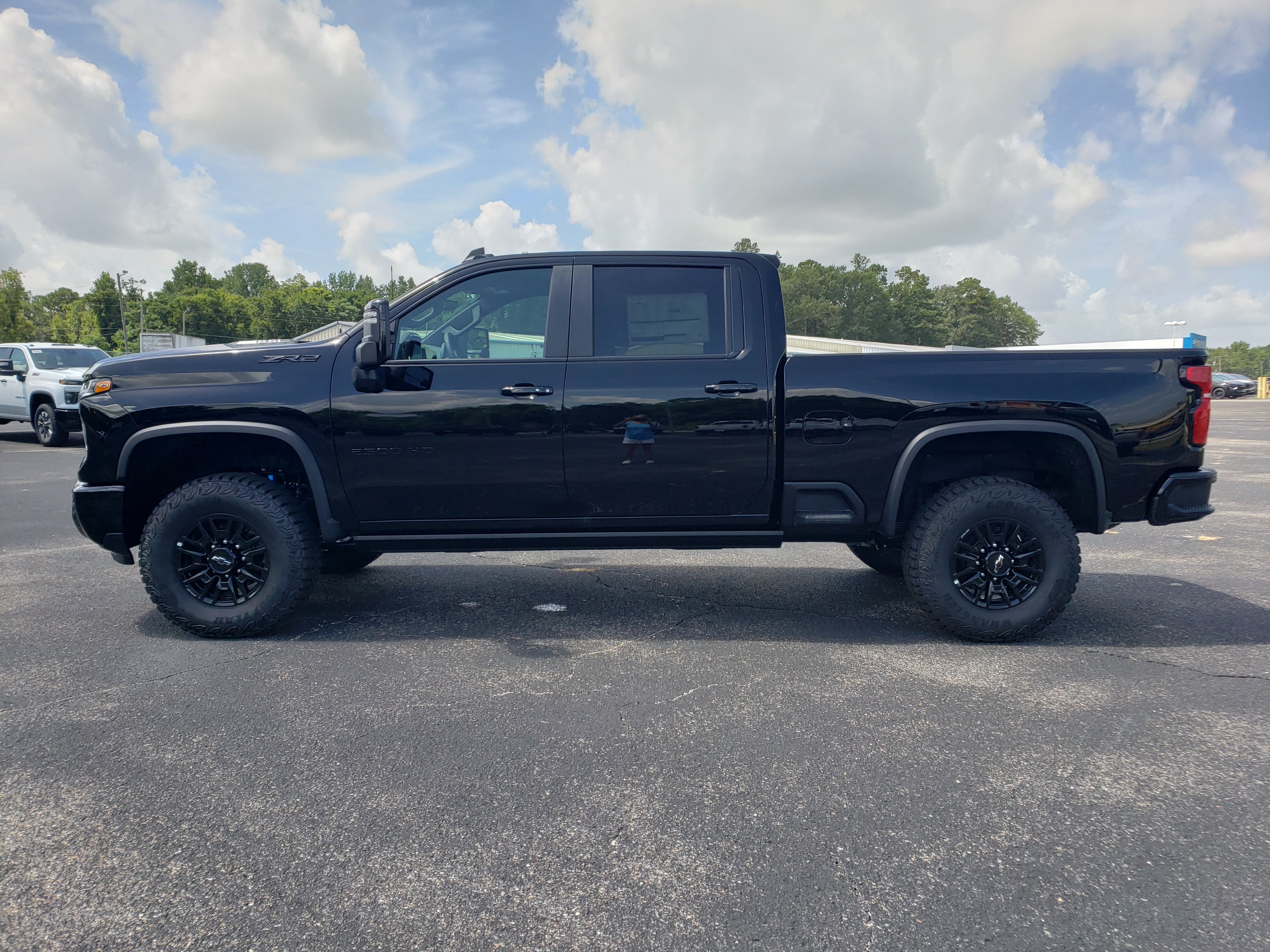 New 2026 Chevrolet Silverado 2500 ZR2 w/ LPO, Dark Essentials Package AWD/4WD image 6