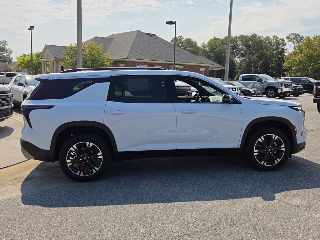New 2027 Chevrolet Traverse LT w/ Sun and Wheel Package FWD image 12