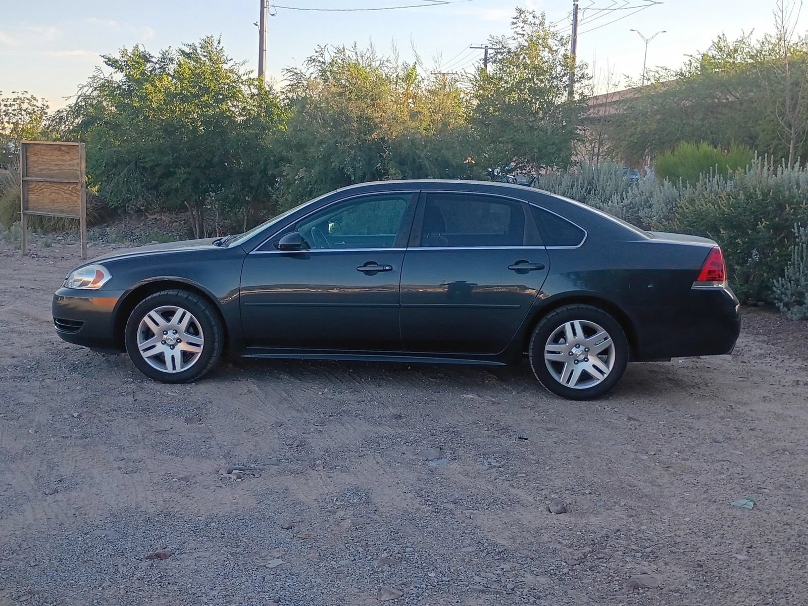 Used 2016 Chevrolet Impala LT FWD image 2