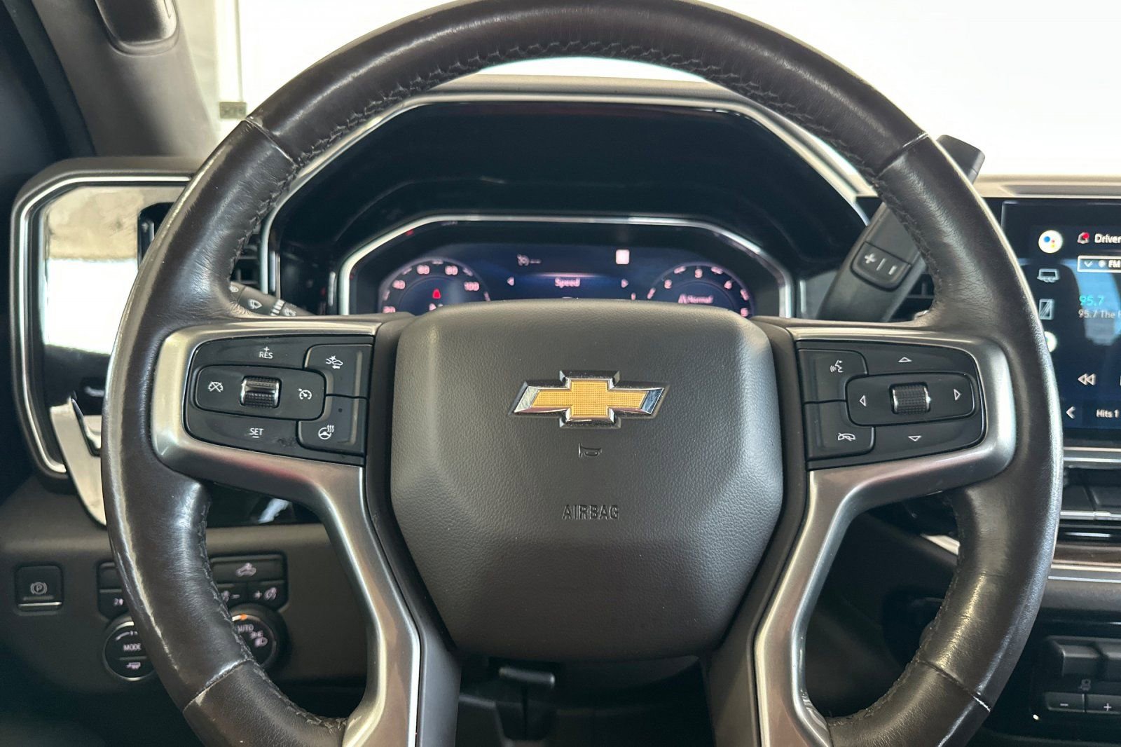 Used 2022 Chevrolet Silverado 1500 LT w/ Convenience Package II image 22