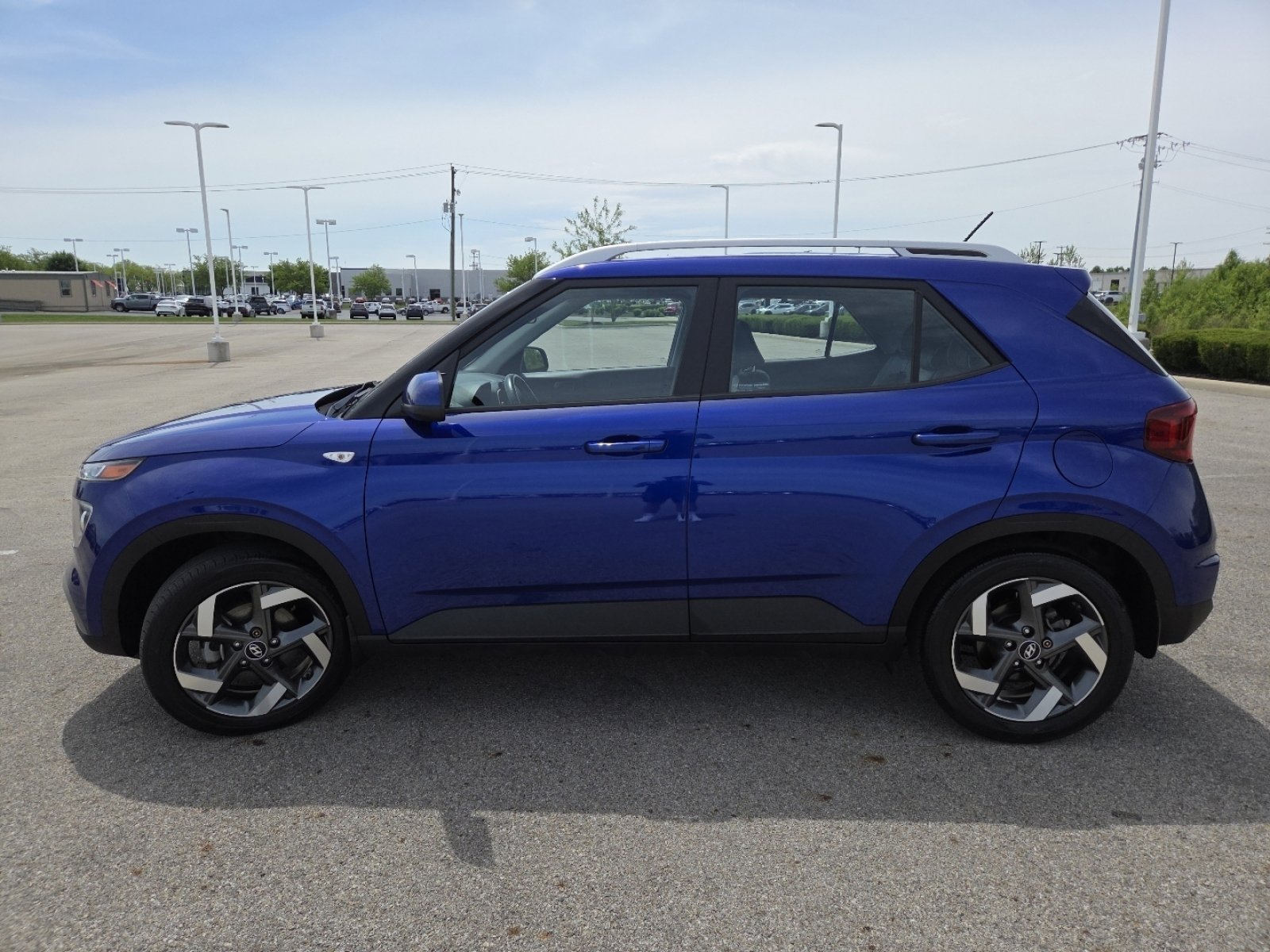 Used 2023 Hyundai Venue Limited FWD image 15