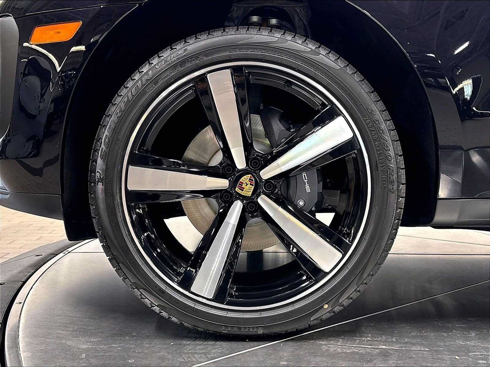 New 2026 Porsche Macan AWD/4WD image 11