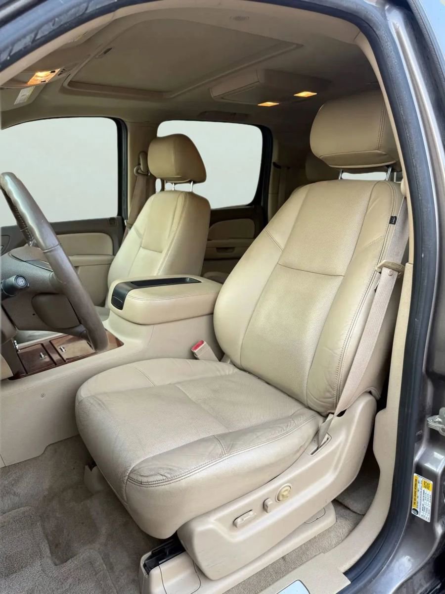 Used 2011 Chevrolet Suburban LTZ image 19