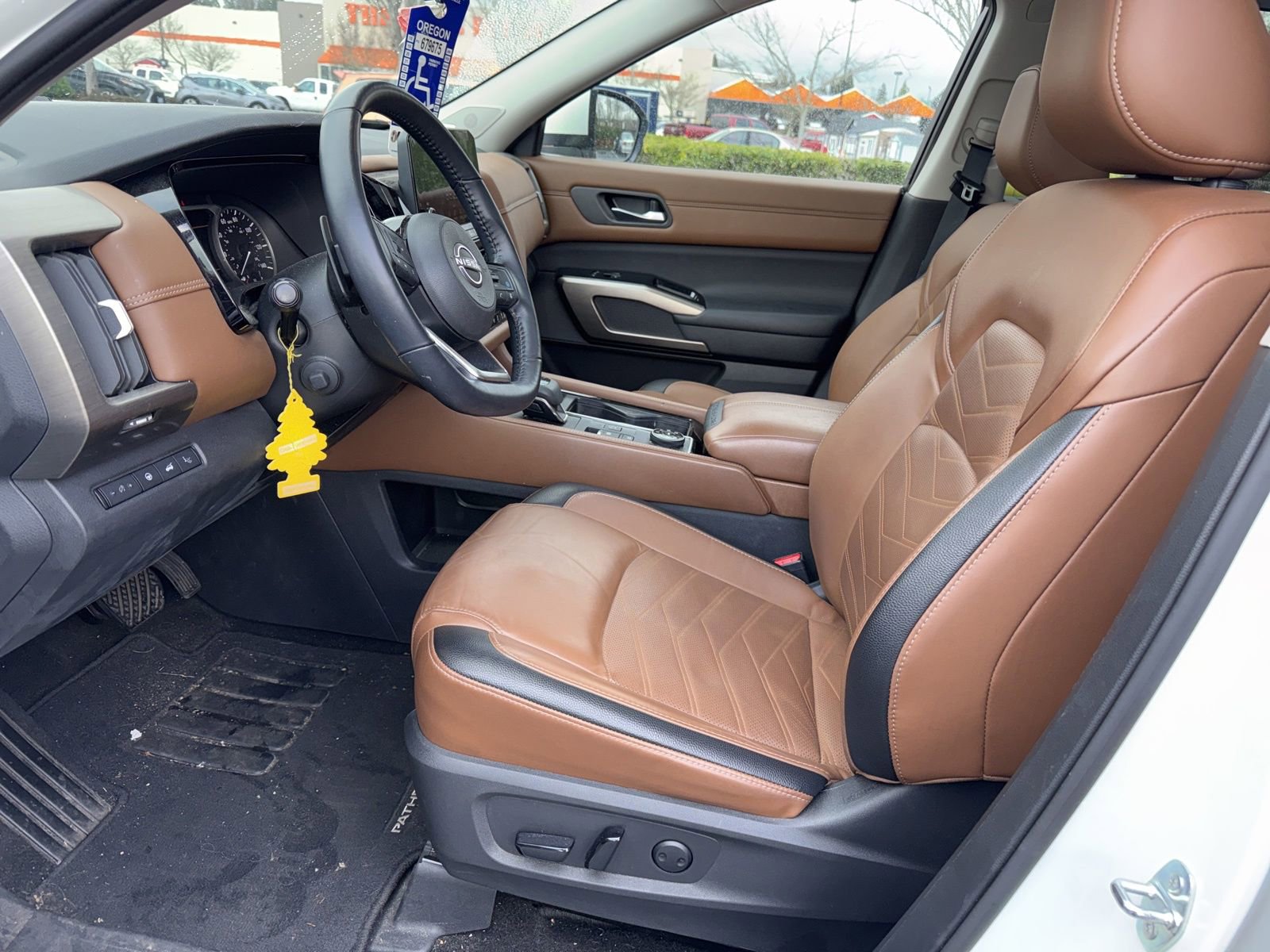 Used 2023 Nissan Pathfinder Platinum image 15