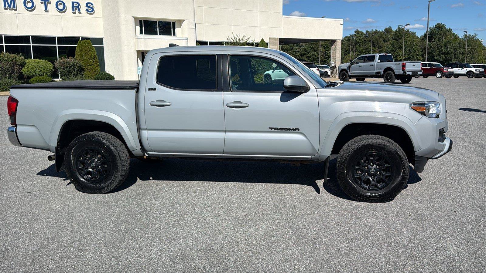 Used 2019 Toyota Tacoma SR5 AWD/4WD image 2