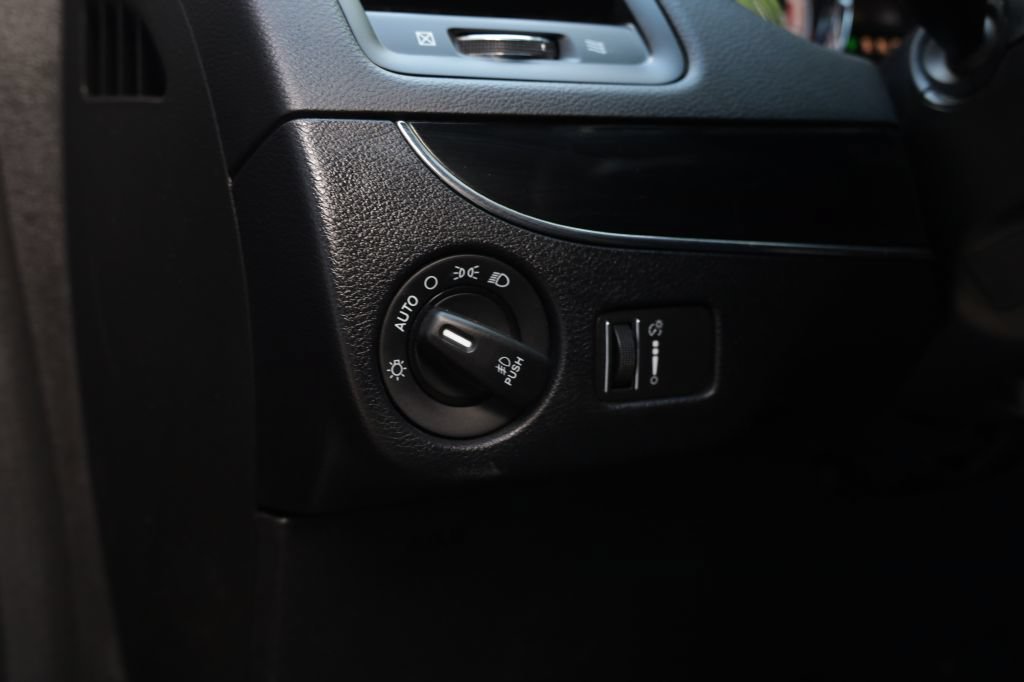 Used 2018 Dodge Grand Caravan SE FWD image 21