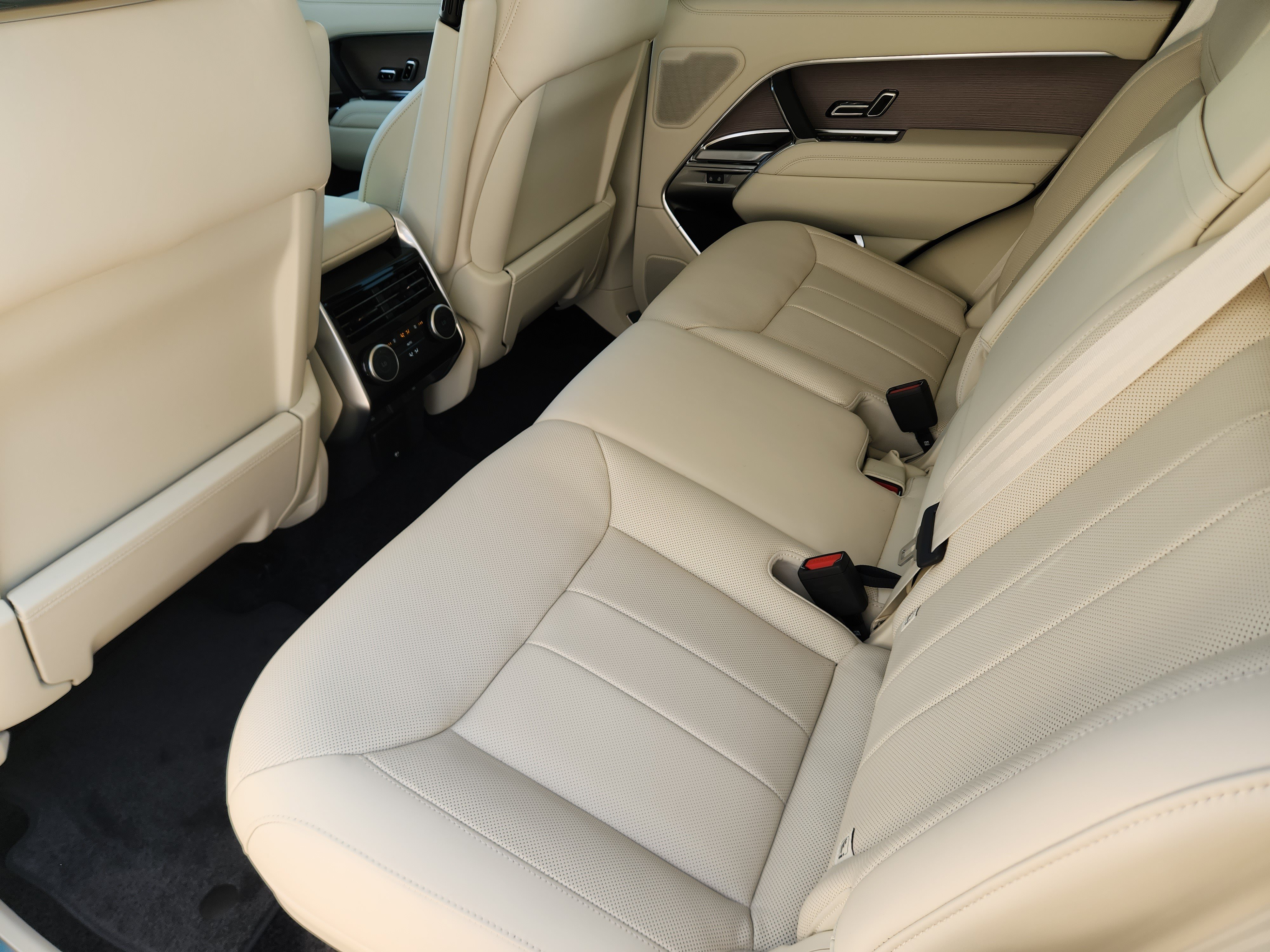 New 2026 Land Rover Range Rover SE AWD/4WD image 30