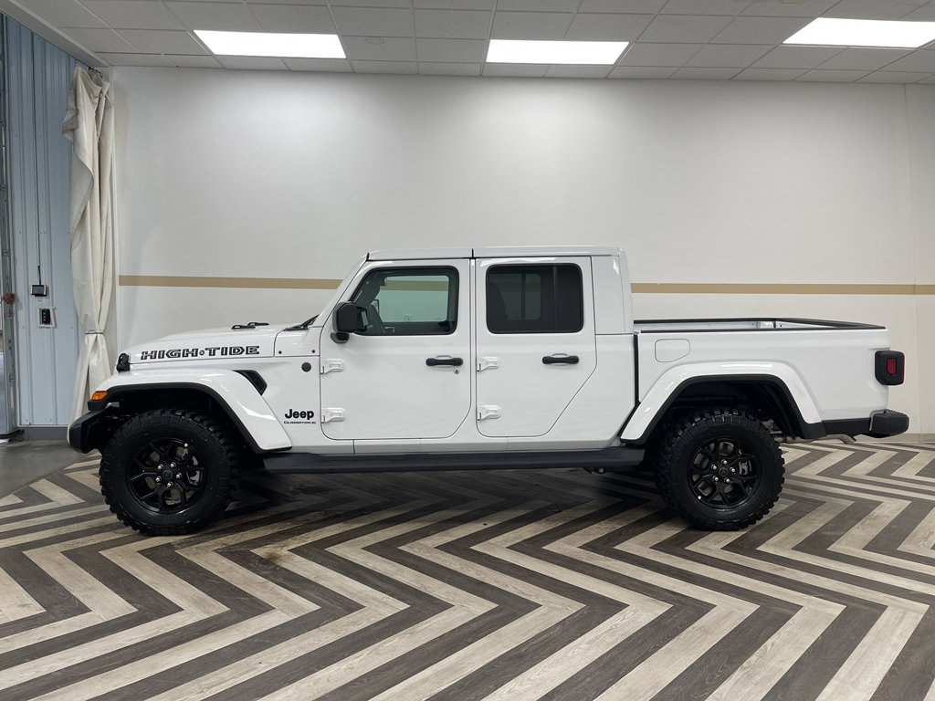 New 2025 Jeep Gladiator Sport image 3