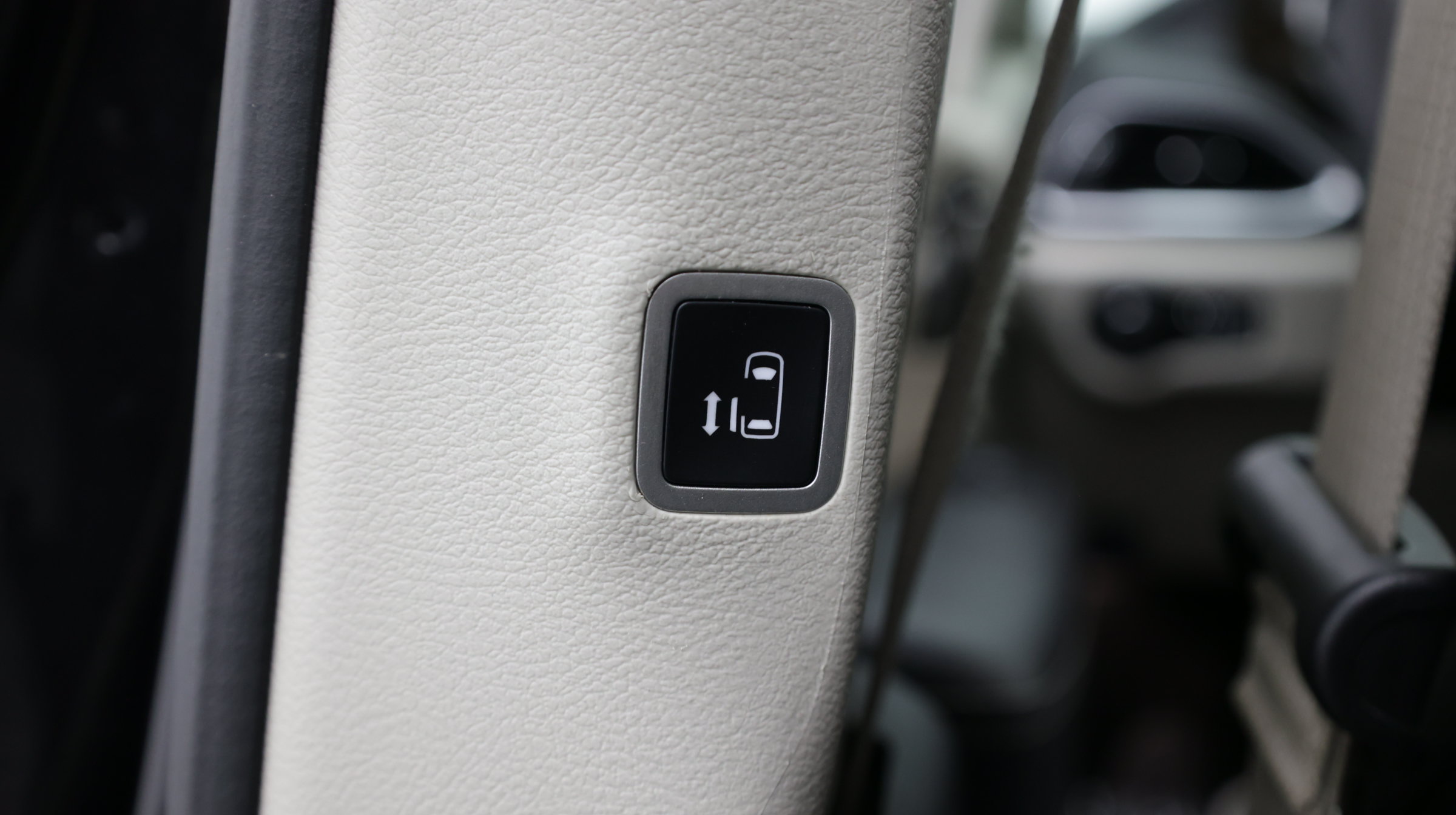 Used 2023 Chrysler Pacifica Limited FWD image 36