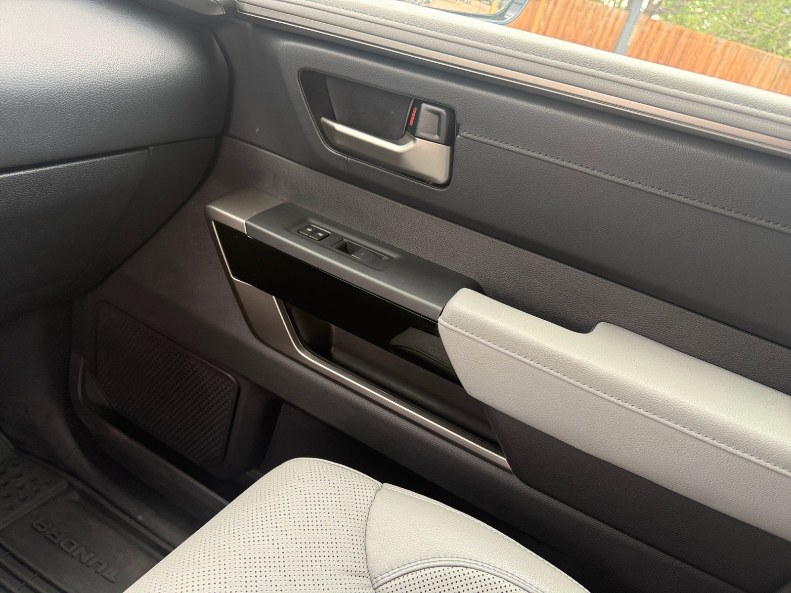 Used 2025 Toyota Tundra Limited AWD/4WD image 16