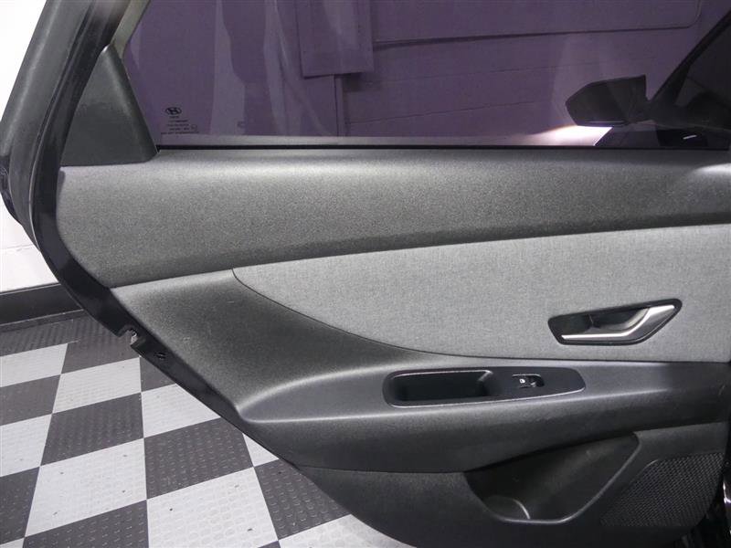 Used 2022 Hyundai Elantra Limited image 25