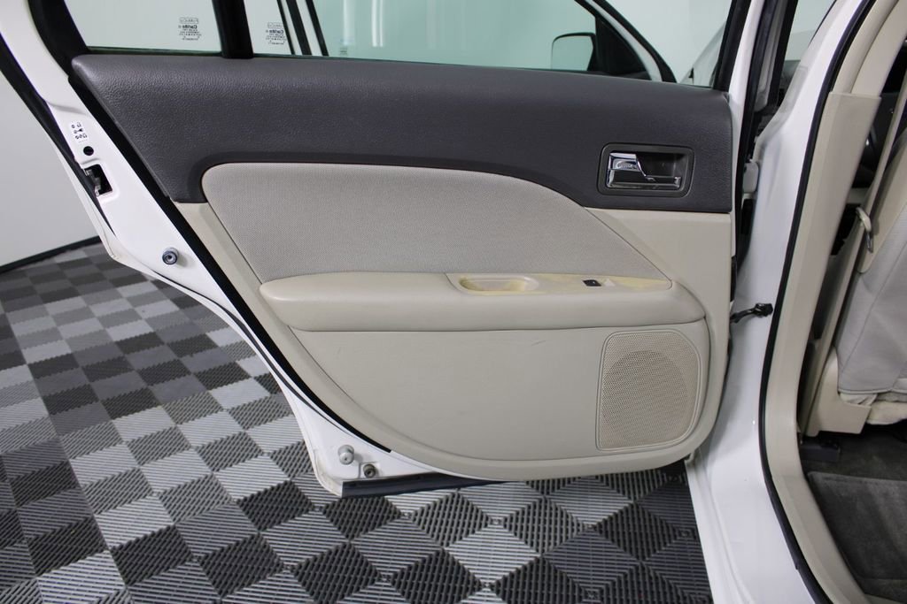 Used 2010 Ford Fusion SE image 19