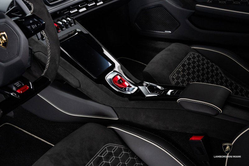 Used 2024 Lamborghini Huracan Sterrato image 39